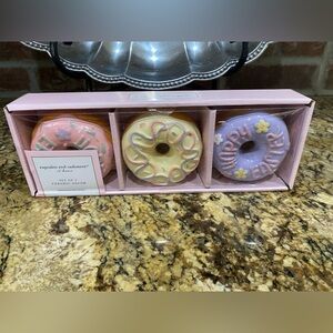 Cupcakes and Cashmere ceramic easter donuts boxed set of 3 - Brand new